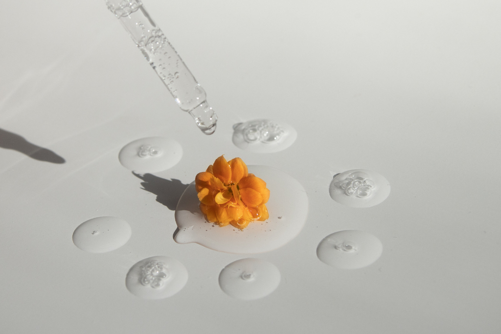 How Does Safflower Oil Help Your Skin? Face the Future