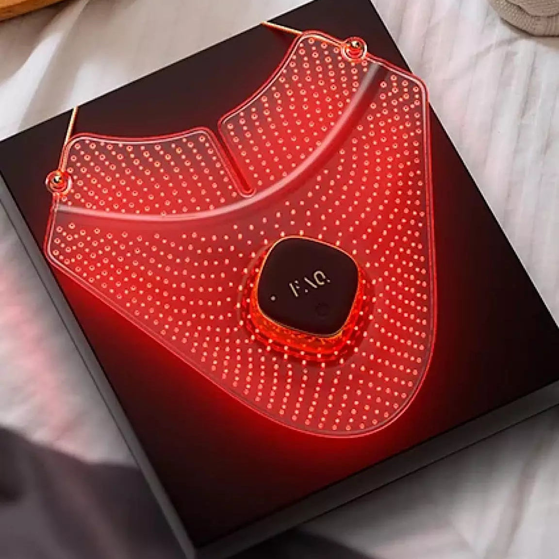 FOREO FAQ 211 Red Light Neck & Décolleté Mask